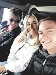 As promised more exciting "Behind the scenes with TNT" After celebrating  Debby's birthday about a 100 times its now time for Tim's pre-birthday  present. We took a helicopter flight above the tulip