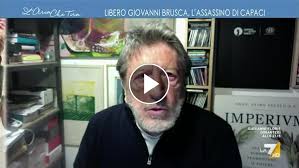 A 64 anni l'uomo che ha premuto il. Dcj656zu6u9kxm