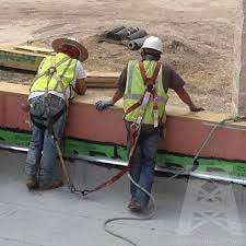 Fall Protection Fail These Workers Obviously Need Training They Were Hired Handed Their Ppe And Put On The Job With Safety Fail Fall Protection Training Ppe