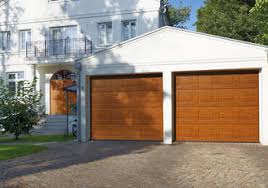 Sectional door lpu 42 with wicket door and threshold rail. Garagen Sektionaltore Ihr Professioneller Partner Fur Hormann Produkte