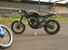 Konsep modifikasi scrambler honda cb 150 r vs yamaha via apipotoblog.com. Modifikasi Motor Terbaru 2021