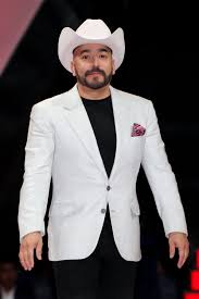 Listen to lupillo rivera | explore the largest community of artists, bands, podcasters and creators of music & audio. Lupillo Rivera Esta Enamorado