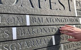 Am facut acest fisier video in dorinta de a prezenta un adevar istoric. Guvernul Orban Vrea SÄƒ ConstruiascÄƒ In Centrul Budapestei Memorialul Trianon Cu Numele Tuturor LocalitÄƒÈ›ilor Pierdute De Ungaria Mare AnaliÈ™tii AvertizeazÄƒ E O Provocare La Adresa Romaniei È™i A Altor State Vecine