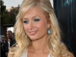 Fischi al Borgo per Paris Hilton