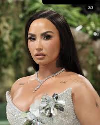 Demi Lovato Asiste a la Met Gala 2024 : r/demiheads