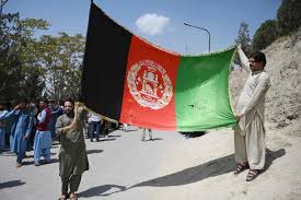 Thousands of afghans swarmed the airport on monday, forcing the us to order more troops in to manage the withdrawal. Ds18yli2k4myum