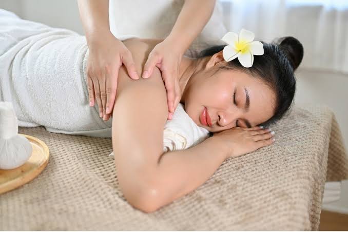 Women Massage | Book Salon Services at Home in Lahore