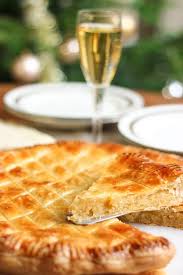 Galette Des Rois A La Frangipane Elle Mijote Quelque Chose Recette En 2020 Galette Des Rois Frangipane Galette Des Rois Alimentation