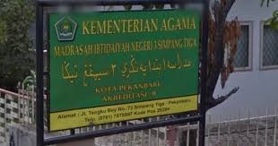 Aku langsung menelepon muki sepulang dari sekolah. Madrasah Ibtidaiyah Min 3 Pekanbaru Marpoyan Damai Simpang Tiga
