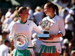 Sommaire 1 carrière junior 2 style de jeu 3 palmarès 3.1 en simple dames 3.1.1 titres 3.1.2 finales 3.2 en double dames 4 parcours en grand chelem 5 parcours en « premier mandatory » et. So Lief Das Historische Finale Zwischen Jelena Ostapenko Und Simona Halep Bei Den French Open Eurosport