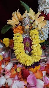 Very insulting behaviour happened with me today in swami samarth kendra at shikhrewadi nasik road kendra at nasik.1 lady lowdly shouting at me in front of all to throw out of me from.mandir. Pin By Deepti Rane On à¤¸ à¤µ à¤® à¤«à¤• à¤¤ à¤¸ à¤µ à¤® Fall Wreath Halloween Wreath Wreaths