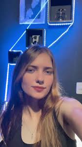 Eva Harms's Instagram, Twitter & Facebook