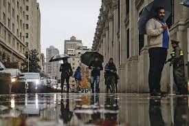 Fernando rodruguez reporta daños causados en santiago por las lluvias. Intendenta Rubilar Asegura Que Sistema Frontal Que Llega Hoy A Santiago No Deberia Provocar Cortes De Luz Masivos La Tercera