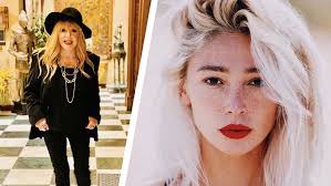 На музыкальном портале зайцев.нет вы можете бесплатно скачать и слушать онлайн песни аллы пугачевой в формате mp3. Alla Pugacheva Snyalas V Novogodnem Shou Nasti Ivleevoj