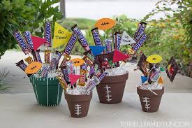 Celebrate all kinds of events with these 20 diy candy bouquets! 15 Creative Candy Bouquets That Will Make Your Mouth Water