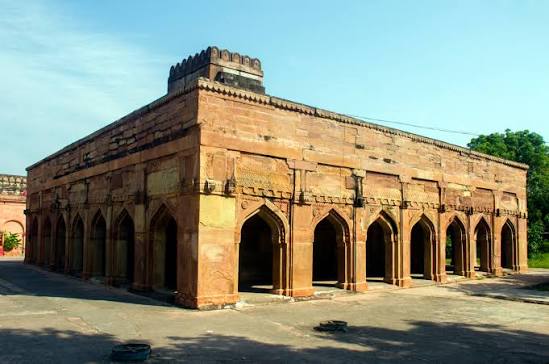 Chunar Fort walls and battlements overlooking the Ganga