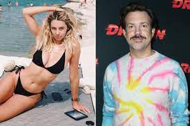 5 ft 6 in (1.68 m). Jason Sudeikis Seeing British Model Keeley Hazell
