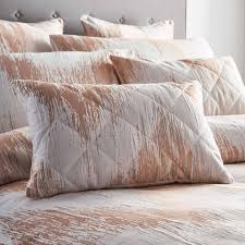 Contains 1 x duvet cover and 1 x pillow case. Quartz Metallic Chevron Jacquard Rose Gold Duvet Cover Set Ideal Textiles