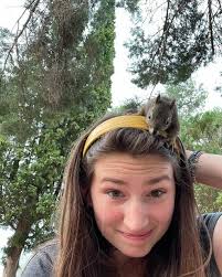 That hair band looks great in your hair and so does the squirrel!❤️😊