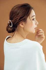 秋のヘアアレンジルール スウェット もこもこでカジュアルでも大人に with online 講談社公式 恋も仕事もわたしらしく 美髪 ヘアアレンジ ヘア