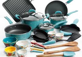 The pioneer woman vintage speckle 10 piece cookware set comes in and neat turquoise color with ten different items. 94 Reg 199 Pioneer Woman 30 Piece Cookware Set Free Shipping