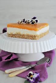 Mango cheesecake charlotte is an irresistible no bake dessert with a ladyfinger crust, creamy cheesecake filling and a mango glaze on top. Cheesecake Light Al Mango Senza Cottura Qb Ricette