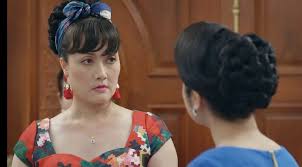 Bà bạch cúc đã không còn kiềm chế được sự tức giận sau khi liên tiếp đối đấu mẹ con 'tiểu tam' trong tập 14 hướng dương ngược về phần bà cúc, bà vô cùng khó chịu khi hết chuyện minh đánh ngọc lại đến chuyện bị bà loan chọc tức nên đã ra tay tát trí để. Kveauzayvvi4rm