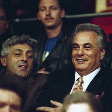 John gotti was head of the gambino crime family, which in its time was the largest and most powerful crime organization in the country. La Cosa Nostra Family On Instagram Former Gambino Boss John Gotti Pictured With Long Standing Soldier Of The Same Mafia Families Gang Culture Mafia Gangster