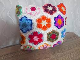 Orgu Kirlent Yapimi Afrika Cicegi Motifli Dekoratif Yastik Yapimi Orgu Kirlent Kirlent