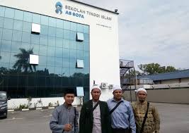 Di malaysia, sekolah menengah pertama nya itu disebut tingkatan 1, 2, dan 3 kemudian ujian akhir. Dosen Aceh Teliti Model Perkembangan Sistem Pendidikan Kajian Islam Di Malaysia Aceh Online