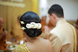 Model kebaya pengantin batak yg gmuk. 7 Inspirasi Model Rambut Pengantin Untuk Hari Pernikahan Wedding Market