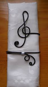 Rond De Serviette N 8 Fil Aluminium Cuisine Et Service De Table Par Mandy Fantaisie Rond De Serviette Decoration Theme Musique Deco Mariage Theme Musique