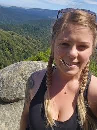 What are some 5-mile hike suggestions with great views between Stevens  Creek Reservoir and Crystal Springs?