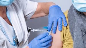 The unprecedented increase of life expectancy challenges society to protect the elderly from morbidity and mortality making vaccination a crucial mean to safeguard this population. Regioner Vill Prioritera Vaccin Till Personer Over 40 I Fas 4