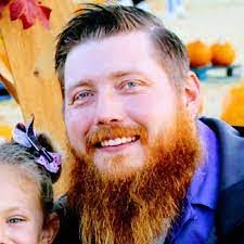 Aaron Stillwell's Instagram, Twitter & Facebook