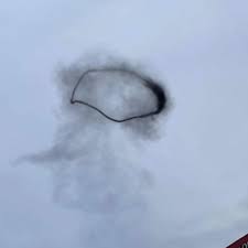 Erlebe mit sky q einfach das beste fernseherlebnis. Video Strange Black Circle Spotted In Sky Over Salt Lake City Is From Supercross Event Kutv