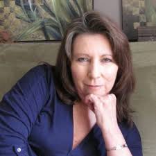 Elaine Ewing 🎬👩‍🎓🌊🎙️😷📺🎞️📼🌊 (@elaineewing)