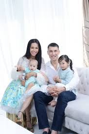 Lana nordin menafikan dia melakukan 'sesuatu' pada wajahnya untuk kekal cantik selain memiliki bentuk badan yang menawan walaupun pada usia 40 tahun. Lana Nordin Suami Sepakat Terapkan Budaya Orang Melayu Pada Anak Anak Keluarga