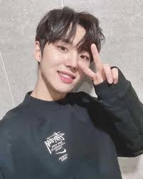 Hongseok (홍석) is a south korean singer under cube entertainment. Lawan Main Yeri Red Velvet Ini 10 Potret Hongseok Pentagon