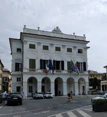 Lo stadio comunale di chiavari è il principale impianto calcistico dell'omonima città, sede degli incontri interni della virtus entella. Pext1jlbtzj8um