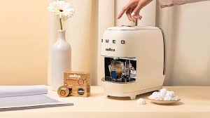 Lavazza, the coffee preferred by italians. Lavazza A Modo Mio Smeg Coffee Machine Oozes With Smeg Vibes Shouts