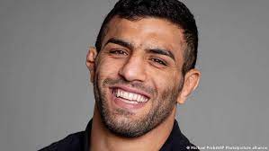 Ein iraner kam in das landratsamt göppingen, zeigte seinen ablehnungsbescheid, dann zündete er sich an. Saeid Mollaei In Israel Die Iraner Sind Stolz Auf Ihn Sport Dw 03 03 2021