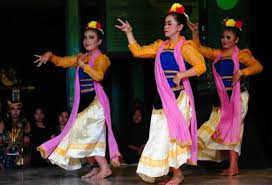 Tari kreasi baru berpolakan tradisi adalah perubahan konsep tarian yang tetap mempertahankan makna dan pesan yang terkandung didalamnya. 30 Contoh Tari Kreasi Modern Daerah Di Indonesia Rumbelnesia Com