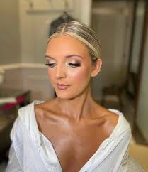 Hi there! Im a Southern Oklahoma-based lash artist. Certified with 8 years  of experience creating customized lash looks. I am located at Revive  Studio. New Clients Welcome ✨ Online Booking Now Available