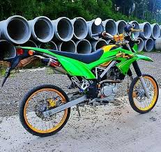 Indeed men like adventure and love touring asphalt streets with their iron horses or riding a motorcycle. Motor Klx Ban Kecil