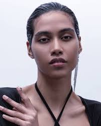 Ellen Lopes's Instagram, Twitter & Facebook