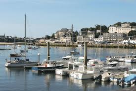 Profitez D Une Vue Imprenable Sur Le Port D Audierne A L Hotel Le Goyen Finisteredexception Myfinistere Finistere Bretagne Finistere Bretagne Hotel