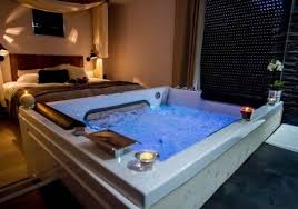 Loft Romantique Urban Pour Deux Avec Jacuzzi Et Lit King Size Bordeaux Chambre Jacuzzi Privatif Jacuzzi Chalet Romantique
