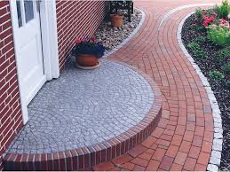 Eingangspodeste Aus Naturstein Und Oder Klinker Mit Palisaden Langlebig Und Solide Vom Fachmann Gebaut Palisaden Natursteine Vorgarten Ideen