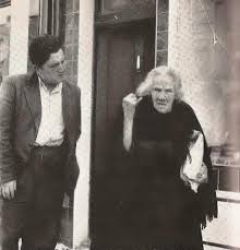 Via Rare Irish Stuff Brendan Behan Peig Sayers C 1955 With Michael Murphy Irish History Ireland History Irish Heritage